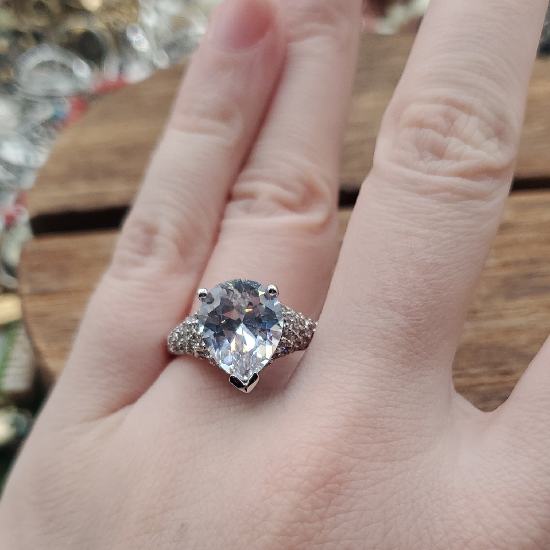 Sterling Silver Pear-Cut Clear Stone Engagement Ring Womens Jewelry Size 9 R822 750$